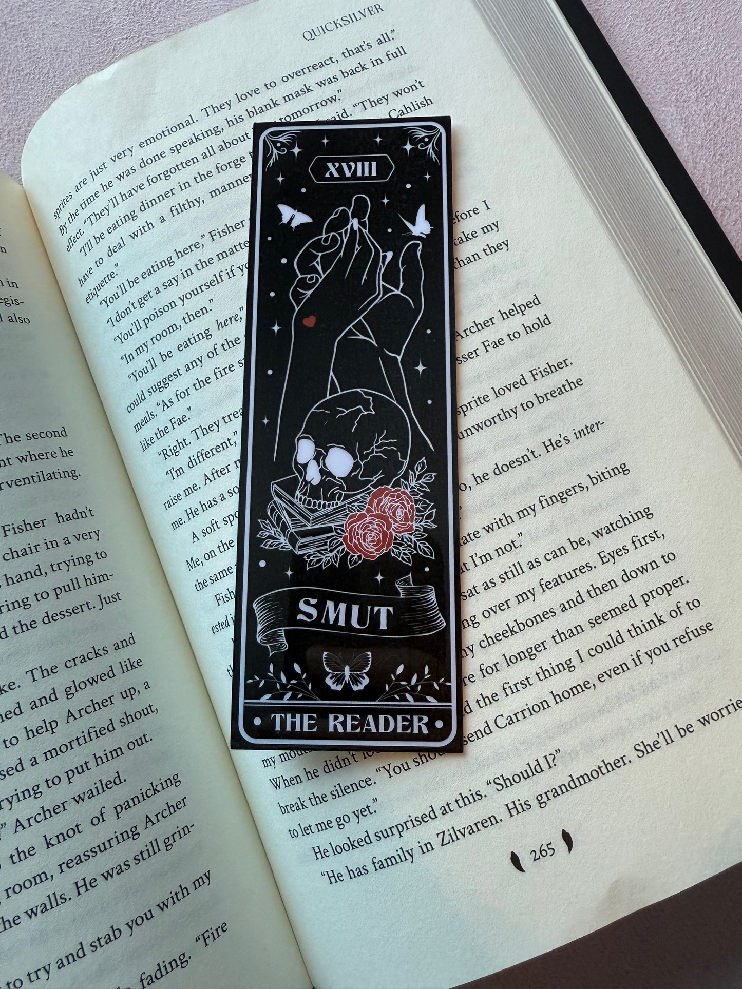 đ€ BokmĂ€rke â Smut The Reader (Hands and skull design)