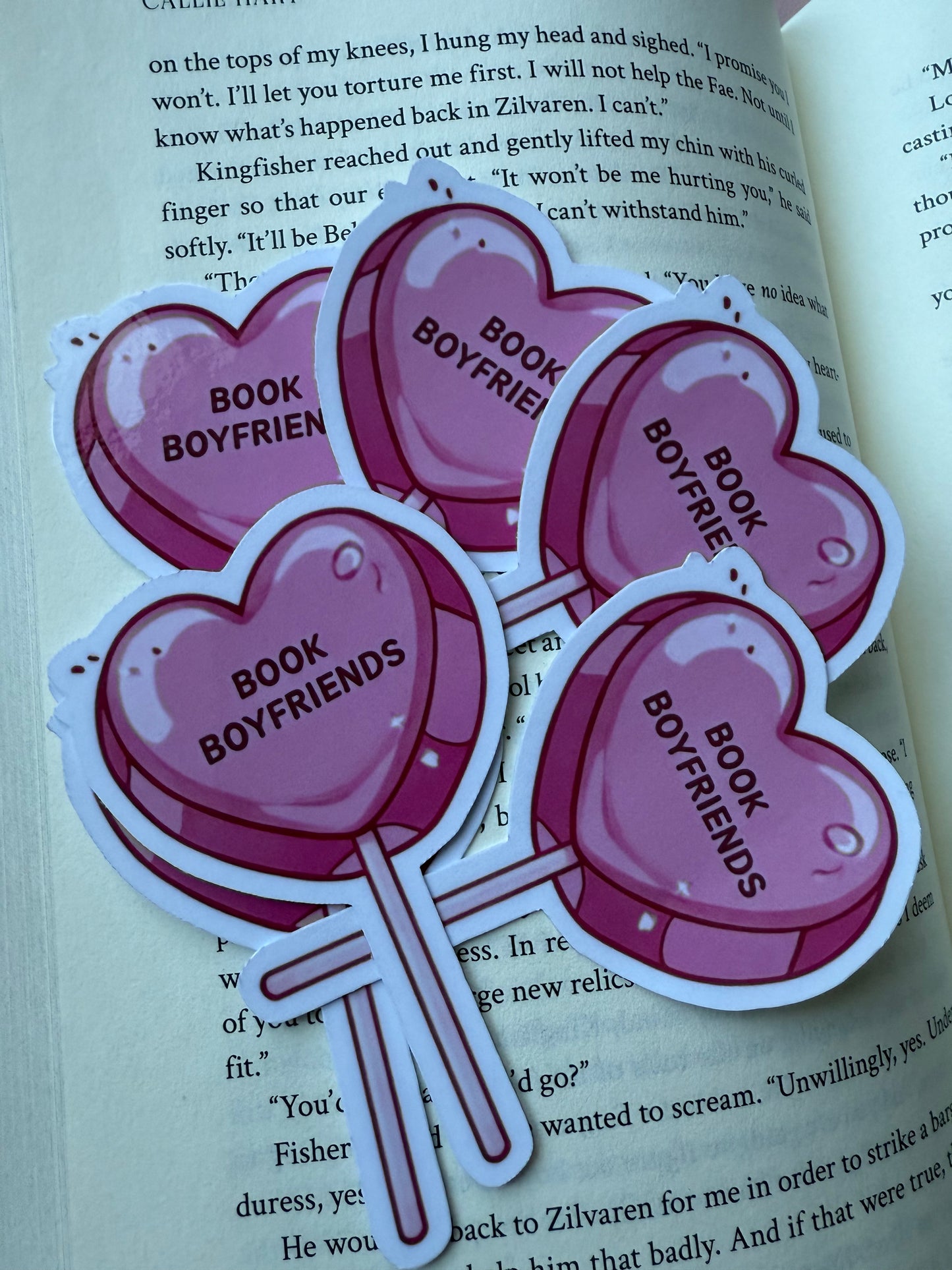 💗 Book Boyfriends Sticker – laminerad
