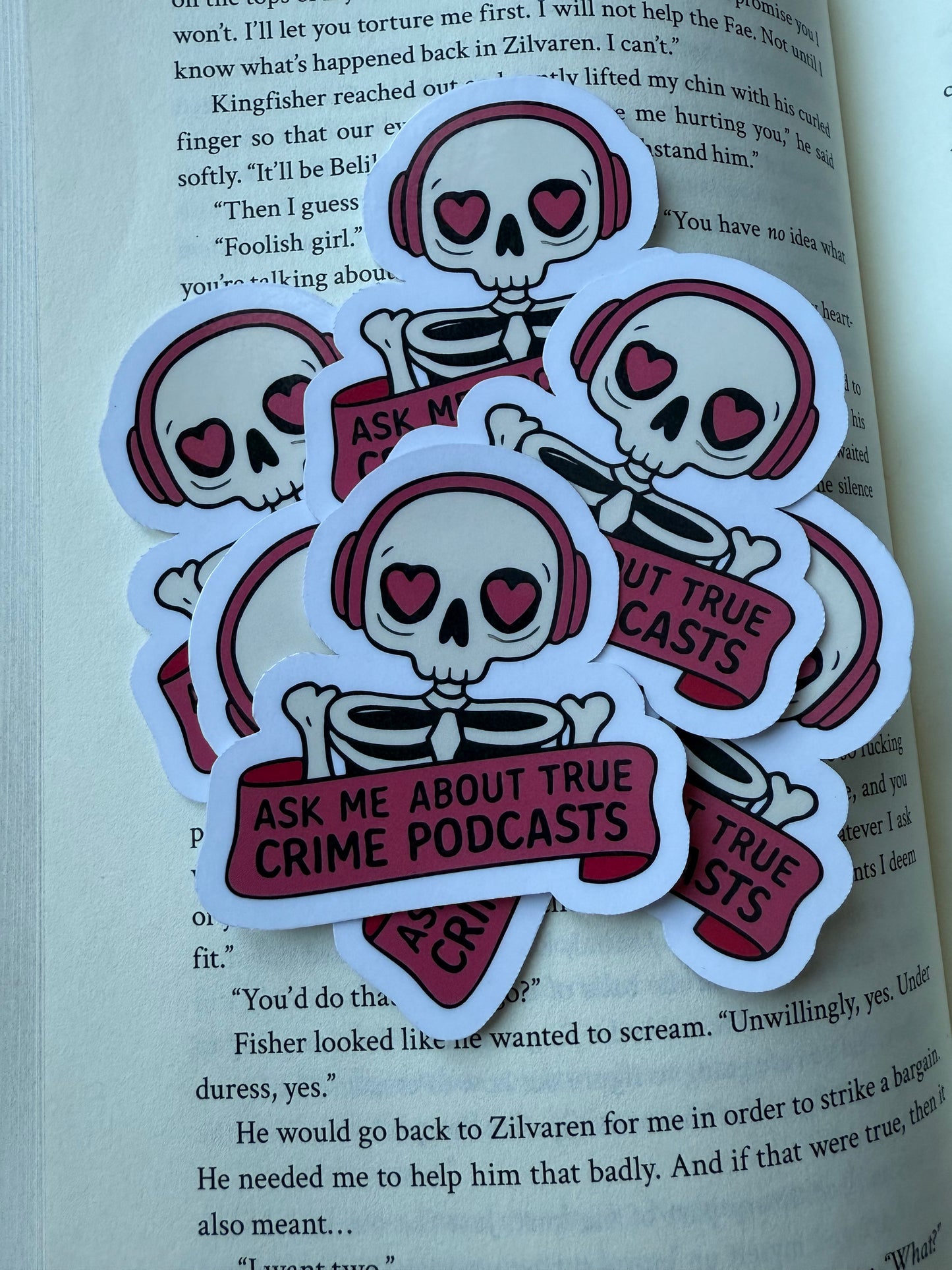 True Crime Sticker – laminerad