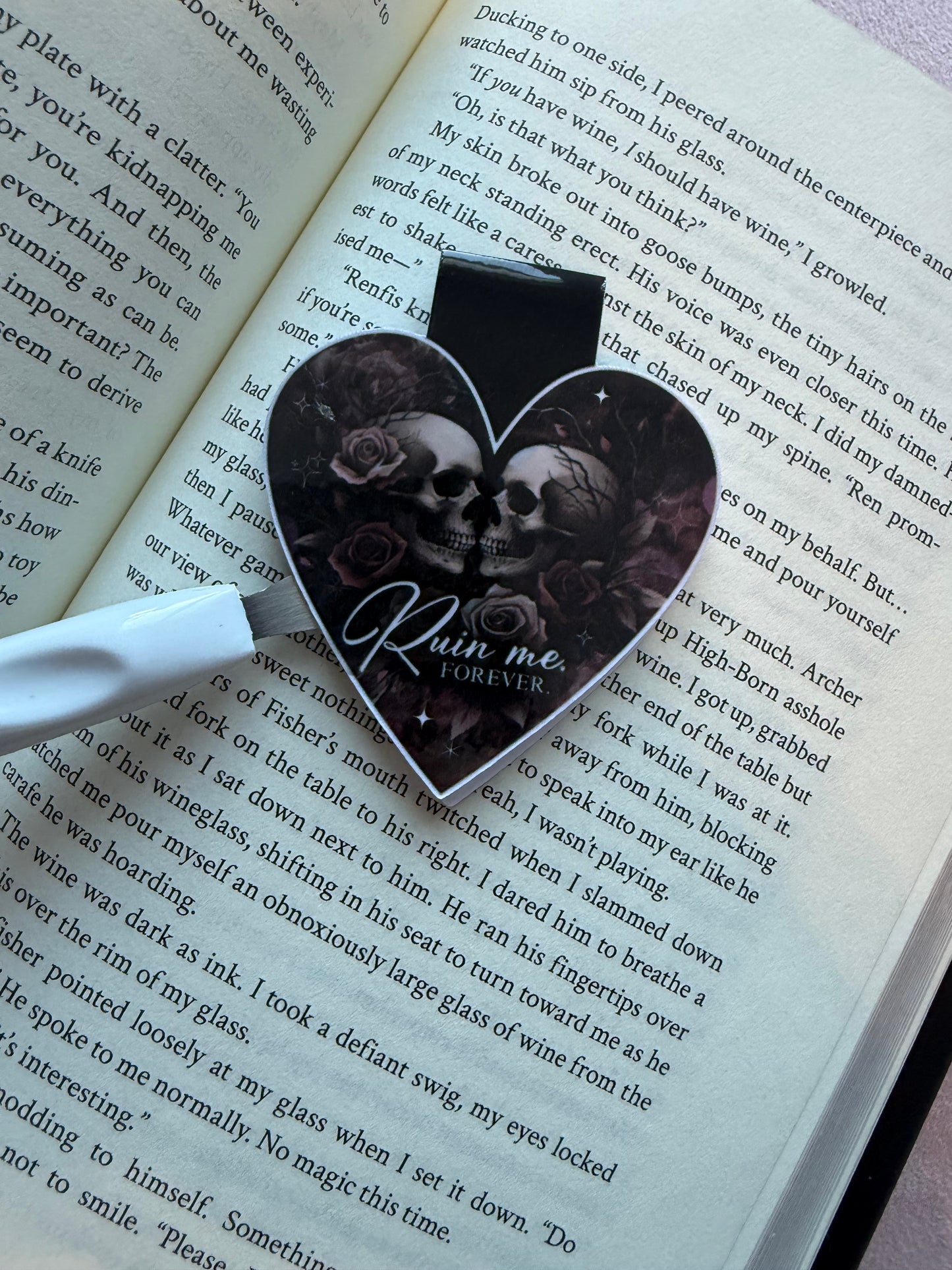 🖤 Magnetiskt bokmärke – Ruin Me Forever (Heart design)